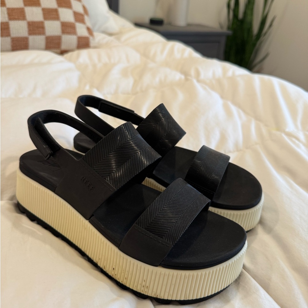 Reef Black Platform Sandals with Cream Platform